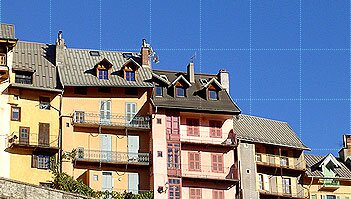 Façades colorées des habitations de Briancon